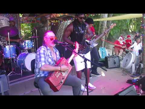 SUNDAY BLUES AT EARL'S HIDEAWAY WITH FRANK BANG AND HIS BAND ON STAGE. 12-26-2021