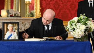 le Premier Ministre signe à Londres livre de condoléances en hommage à la reine Elizabeth II