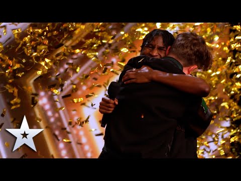 GOLDEN BUZZER! Alesha moved to tears by musical duo, Flintz & T4ylor | Auditions | BGT 2022