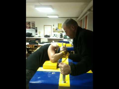 Erika Andersson Armbrytning Träning i remmar