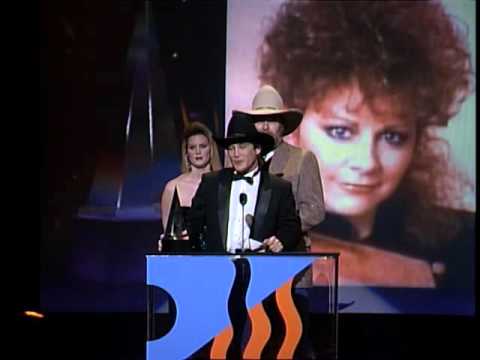 Reba McEntire Wins Country Female - AMA 1990