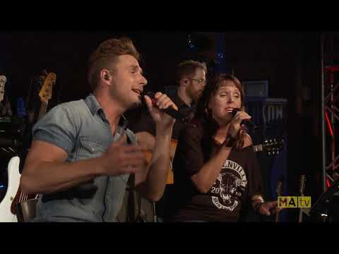 Karo Laurendeau et Robby Johnson | Country Road