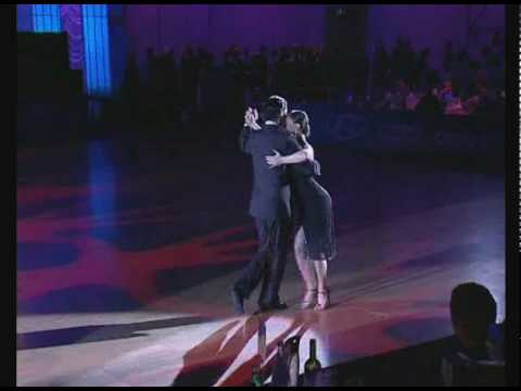  Diego Arizaga  and  Stella Missé  are  dancing  to  the  tango  "  Que Tarde Que Has Venido  "