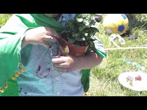 Mikayah painting at Emmani Birthday.MP4