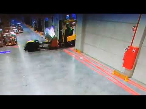 wypadek w magazynie / crash in warehouse