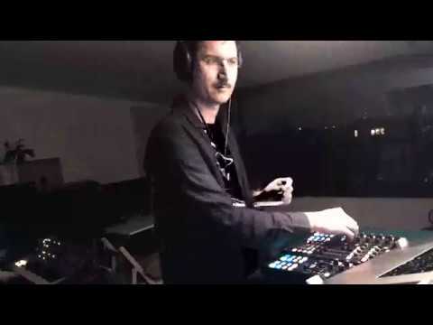 atom -Techno DJ set. 05/Apr/2020.