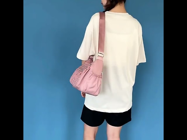 Vídeo relacionado con Regalos para Mujer Personalizada Inicial Bolsa de Compras, Letras Tote Bag con Bolsillo Interior, Reutilizable Bolsas de Mano Bolso de Cosméticos, Regalo de Cumpleaños, Boda, Día de la Madre (E)