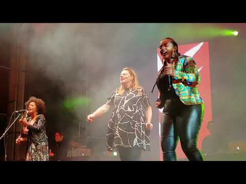 Capicua, Sara Tavares e Eva Rapdiva