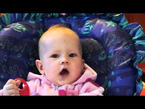 Klara gives kisses - Klara daje buziaki