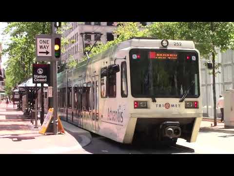 TriMet MAX - Siemens SD-600 #218, #252 Red Line, TriMet Bus Gillig BRT 40' Route 12 #3934
