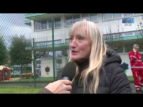 Terremoto Mugello, persone in strada nella paura. Scuole chiuse, danni a edifici