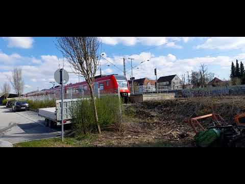 Ein und Ausfahrt einer S4 nach Geltendorf in Haar