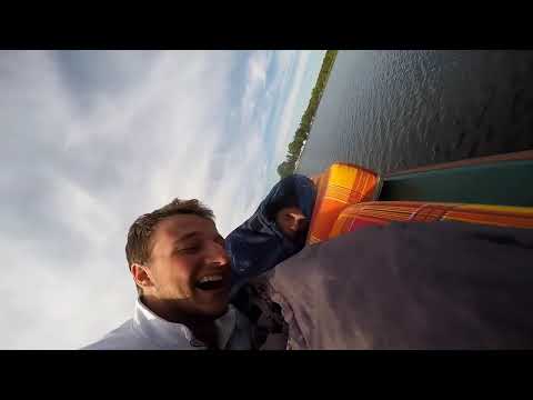 Ja! Boot fahren kann auch Spaß machen.