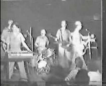 Devo - Smart Patrol/Mr. DNA - Live '77