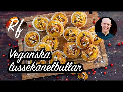 Veganska lussebullar med kanel. En variant på lussekatter fast dessa bakar du som kanelbullar med smak av saffran i degen och fyller med kanel och socker.>