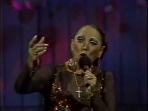 AMALIA MENDOZA LA TARIÁCURI - "PALOMA NEGRA" CON EL MARIACHI "AGUILAS DE AMÉRICA"