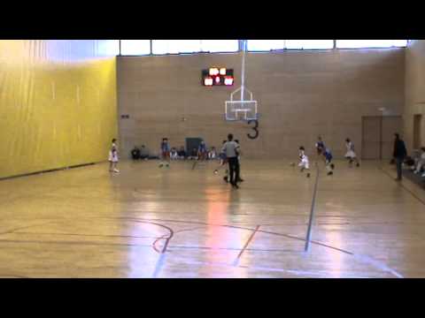 Gran assistència Alex Font per Algué al partit Mini Vermell Manresa - Sant Nicolau. Febrer 2012