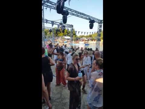 Geffhino playing at Suncebeat 7 beach stage set