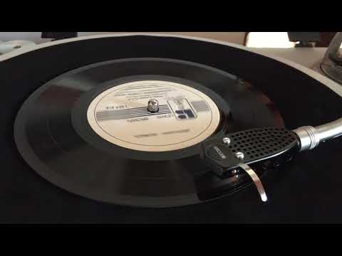 H.R. Jothipala & Mallika Perera: Ran Rasa Illa (Film: Jeevana Ganga)