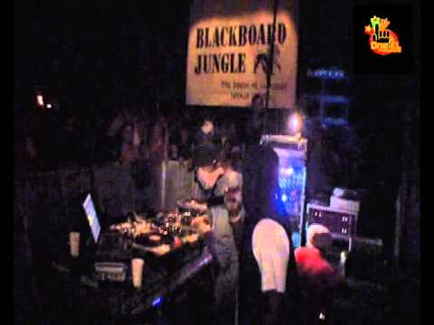 Riddim Tuffa ft  El Fata at Marseille Dub Station #20 part2