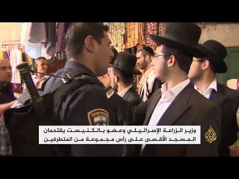 وزير الزراعة ومتطرفون يهود يقتحمون المسجد الأقصى