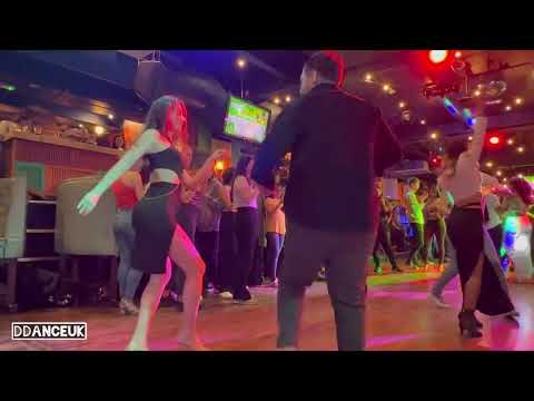 Salsa Dance ven Devórame Otra Vez(Lalo Rodríguez
