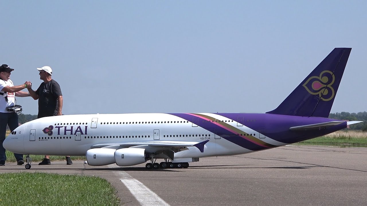 LARGEST RC AIRBUS A380 DEMONSTRATION FLIGHT