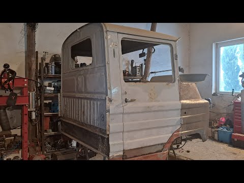 Dokańczanie kabiny ☆ Łukasz szlifuje