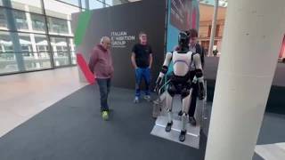 Il video del robot umanoide al Ttg di Rimini