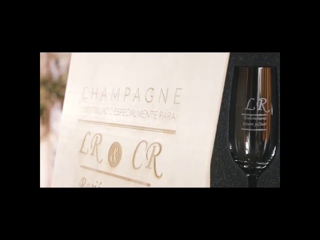 Vídeo relacionado con Nuptio Copas champán personalizadas para bodas: con Caja Regalo Madera, Juego De 2 Copas Prosecco Cristal, Regalo de plata de Compromiso, Brindis, Aniversario y Fiesta Despedidas De Soltera