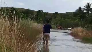 preview picture of video 'Toyota Land Cruiser Troopy River Crossing PNG'
