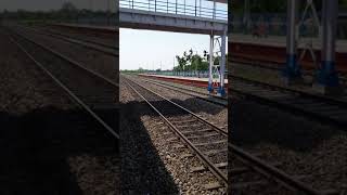 preview picture of video 'Ndls- Dbrt Rajdhani Express'