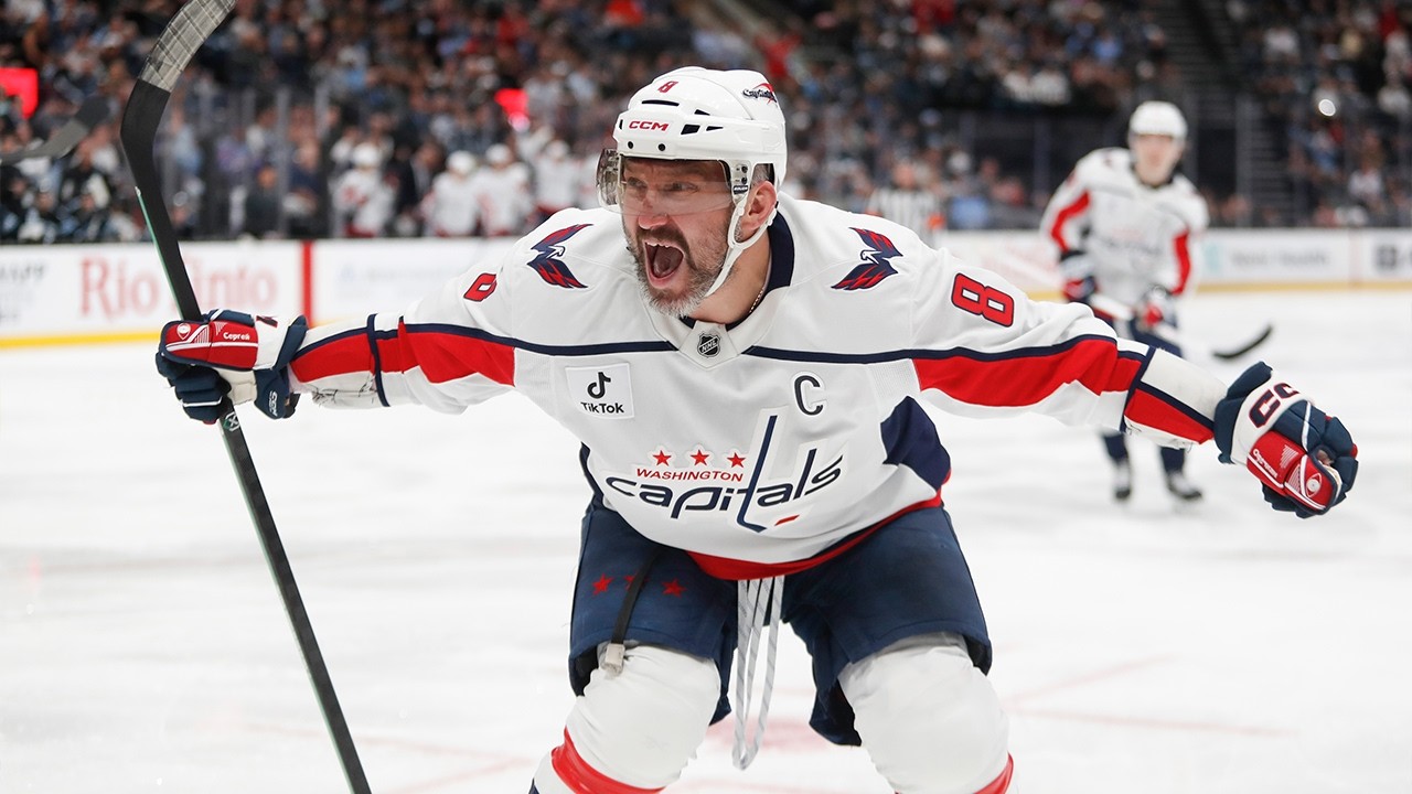 VINTAGE OVECHKIN! Career hat-trick #34!
