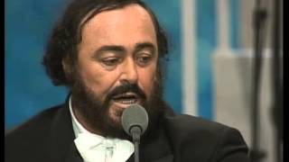 Kadr z teledysku Funiculi Funicula tekst piosenki Luciano Pavarotti