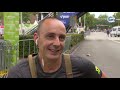 Vierdaagse Nijmegen 2019 - Rolstoeler Van Dort houdt zich in tijdens Vierdaagse