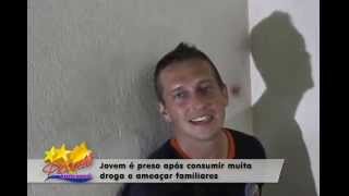 preview picture of video 'Coxim - Jovem drogado surta com repórter'