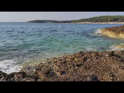 Jutranje valovanje morja / Morning waves of the sea (Stupice - Kamenjak, Croatia)