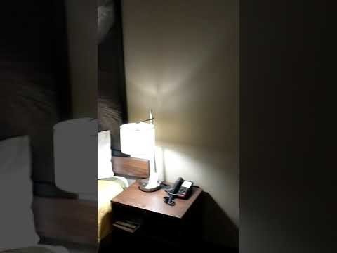 Super 8  Airport ✈️Room Tour🛀