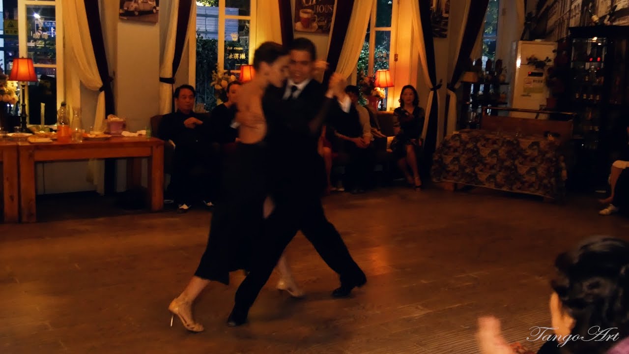 Video thumbnail for Alejandro Ferreyra y Fernanda Grosso, Luna Tango, Su Milonga Ale y Fer, 10 March 2018, Shenzhen, 3-4
