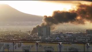 inferno-di-fuoco-in-via-brin-in-fiamme-capannone-industriale-panico-e-danni