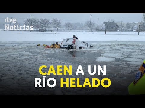 NEVADA EE.UU: Salvados 'in extremis' tras hundirse con su camioneta en un río helado | RTVE Noticias