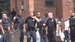 Guns off the Stret of Yonkers