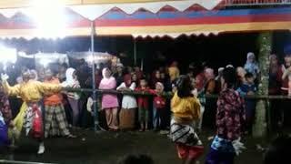 Download lagu Kobro Siswo Bina Muda babak Strat kesurupan mp3 Download lagu Kobro Siswo Bina Muda babak Strat kesurupan mp3