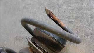 Volkswagen Golf mk4 front strut removal and install