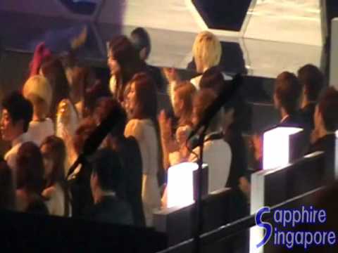 111129 2011 MAMA In Singapore - Song Of The Year (Super Junior Congratulating 2NE1)