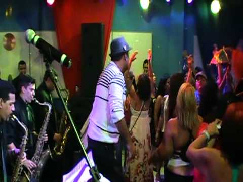 Spok Frevo Orquestra faz pout-pourri de frevos clássicos