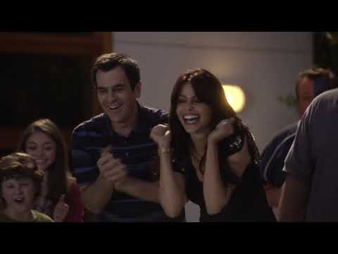 Modern Family 1x05 - Claire apologizes to Gloria | Pool Scene