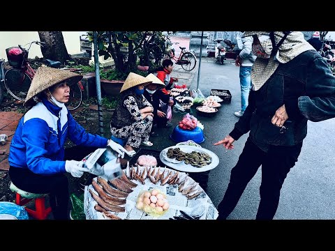 Morning-Early Lâm Động Market: A Vibrant Scene of Local Culture and Tradition In Heart of The City