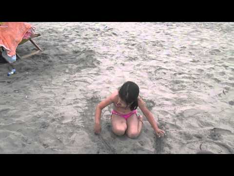 Luciana en la playa.....08-03-14