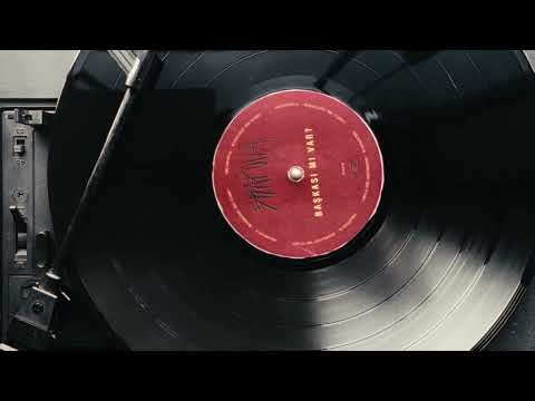 Skapova - Başkası Mı Var? (Official Lyric Video)